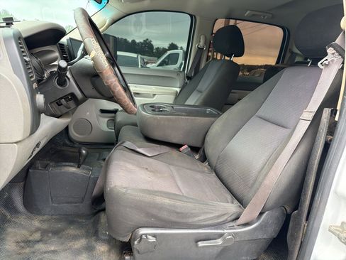 Used 2004 Chevrolet Silverado 2500 LS w/ Heavy-Duty Power Package AWD/4WD image 7