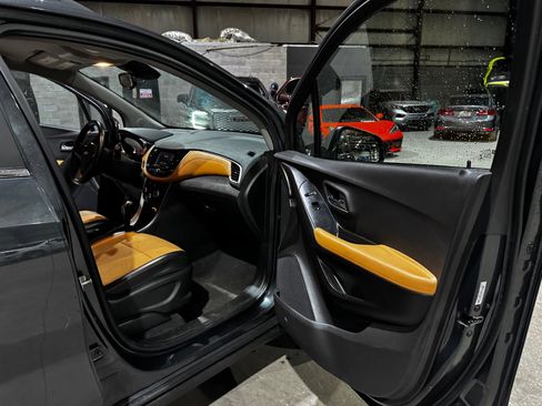 Used 2018 Chevrolet Trax LT w/ LT Convenience Package image 25