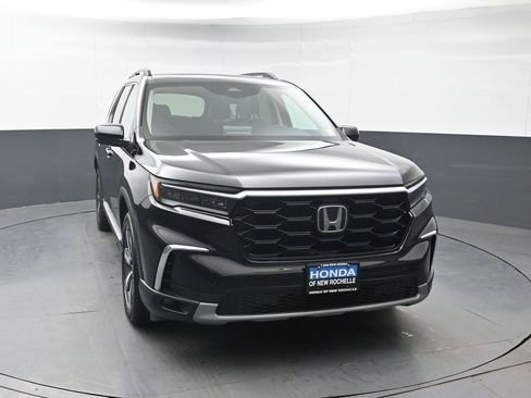 Used 2023 Honda Pilot Touring image 9