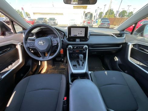 Used 2024 Toyota RAV4 LE AWD/4WD image 7