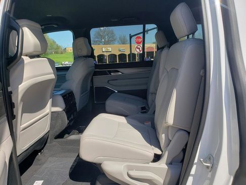 New 2026 Jeep Grand Wagoneer 4WD image 13