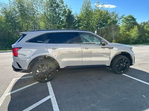 Used 2023 Kia Sorento SX AWD/4WD image 6