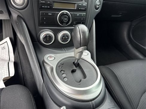 Used 2014 Nissan 370Z Coupe image 32