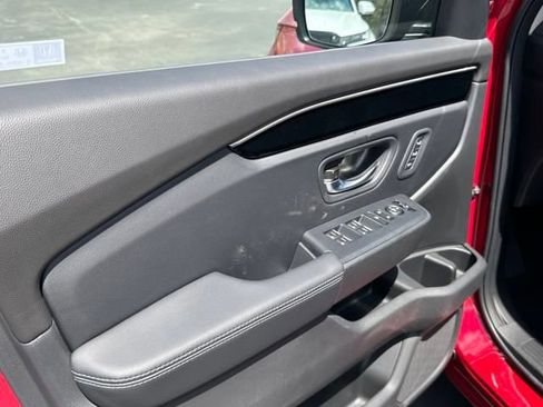 New 2025 Honda Pilot Touring image 10