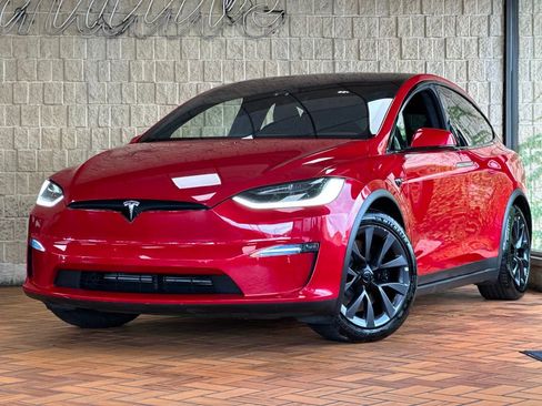 Used 2022 Tesla Model X Plaid image 3