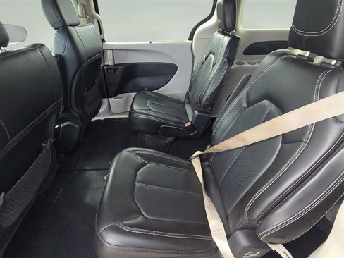 Used 2021 Chrysler Voyager Lxi image 20