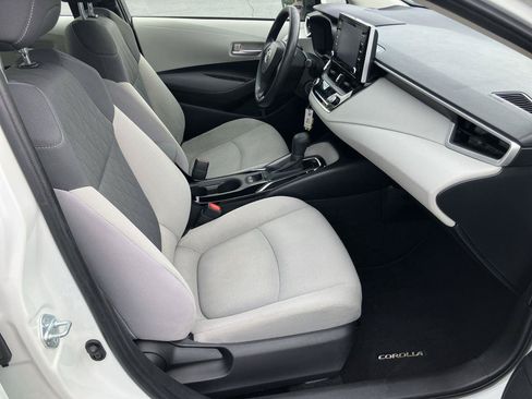 Used 2021 Toyota Corolla LE FWD image 30