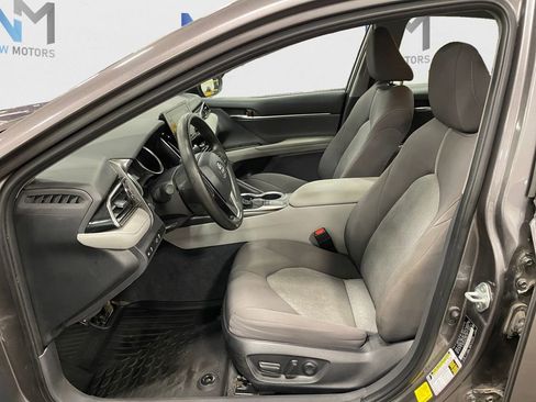 Used 2023 Toyota Camry LE image 9