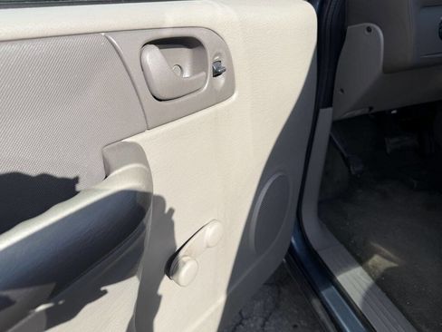 Used 2002 Dodge Grand Caravan SE image 10