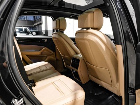 Used 2019 Porsche Cayenne Sport Utility 4D image 42