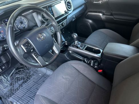 Used 2019 Toyota Tacoma TRD Sport AWD/4WD image 11