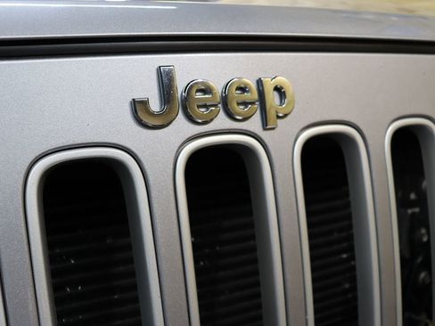 Used 2017 Jeep Wrangler Unlimited Sahara image 13