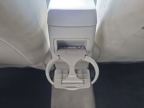 Used 2013 Toyota Corolla LE image 30