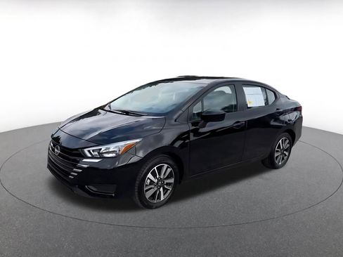 Used 2025 Nissan Versa SV image 8