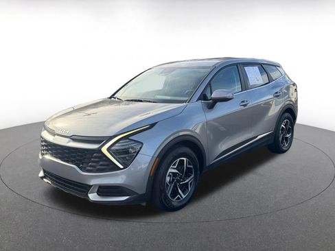 Used 2025 Kia Sportage LX image 4