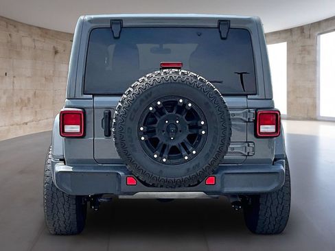 Used 2022 Jeep Wrangler Unlimited Sahara AWD/4WD image 5
