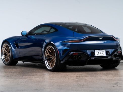 Used 2025 Aston Martin V8 Vantage Coupe RWD image 6
