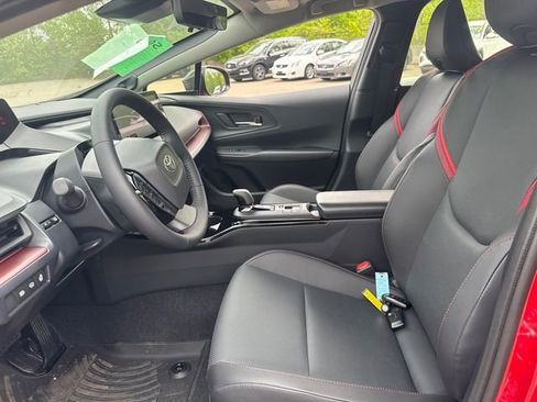 New 2025 Toyota Prius Plug-In Hybrid image 38