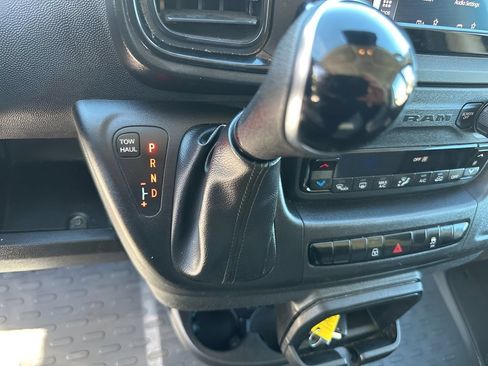 Used 2024 RAM ProMaster 2500 w/ Convenience Group FWD image 17