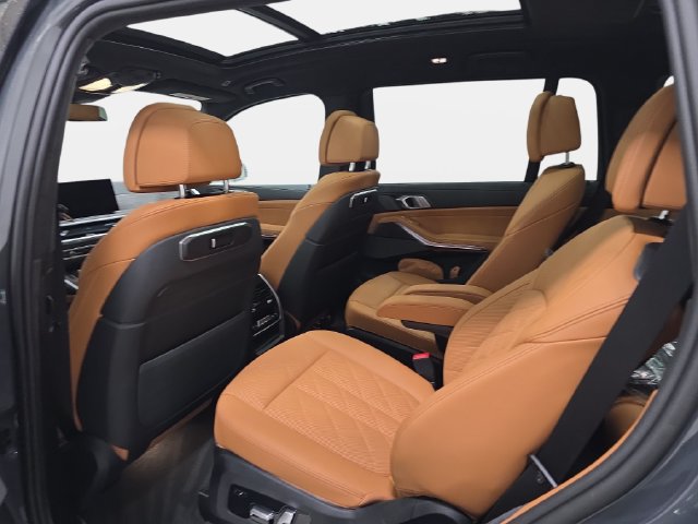 Certified 2025 BMW X7 xDrive40i w/ M Sport Package AWD/4WD image 10