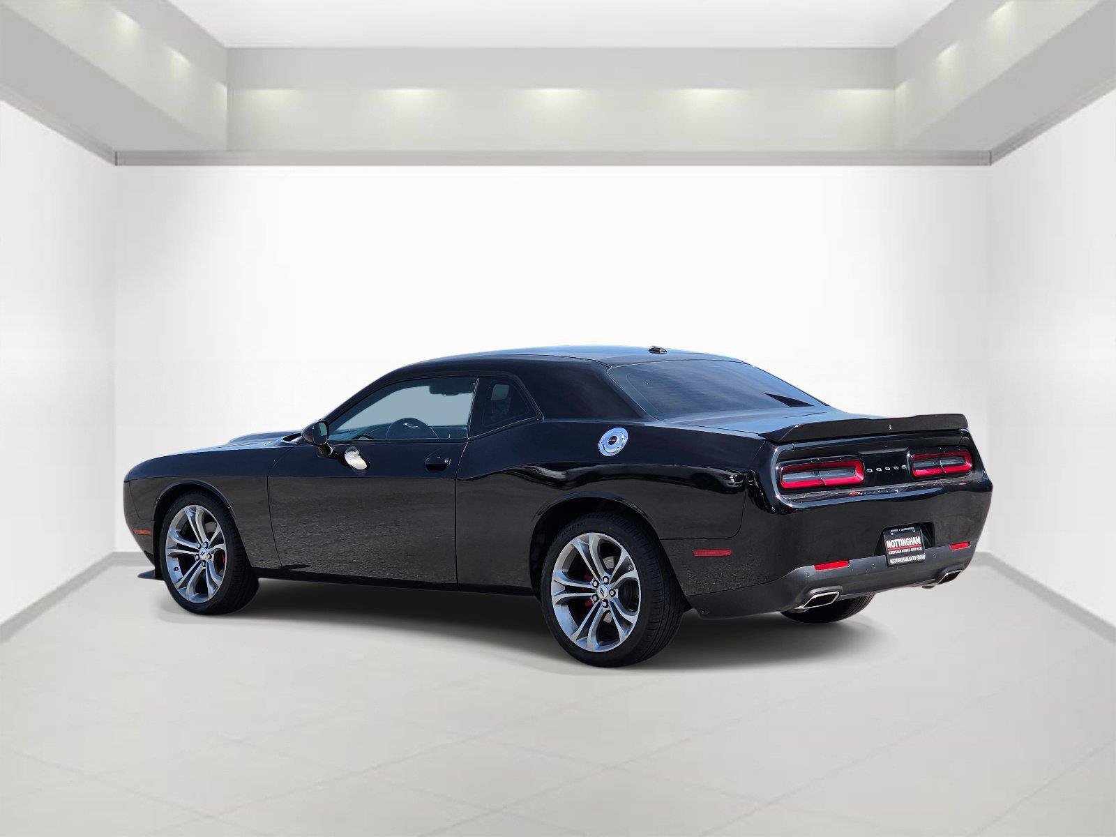 Used 2022 Dodge Challenger GT RWD image 4