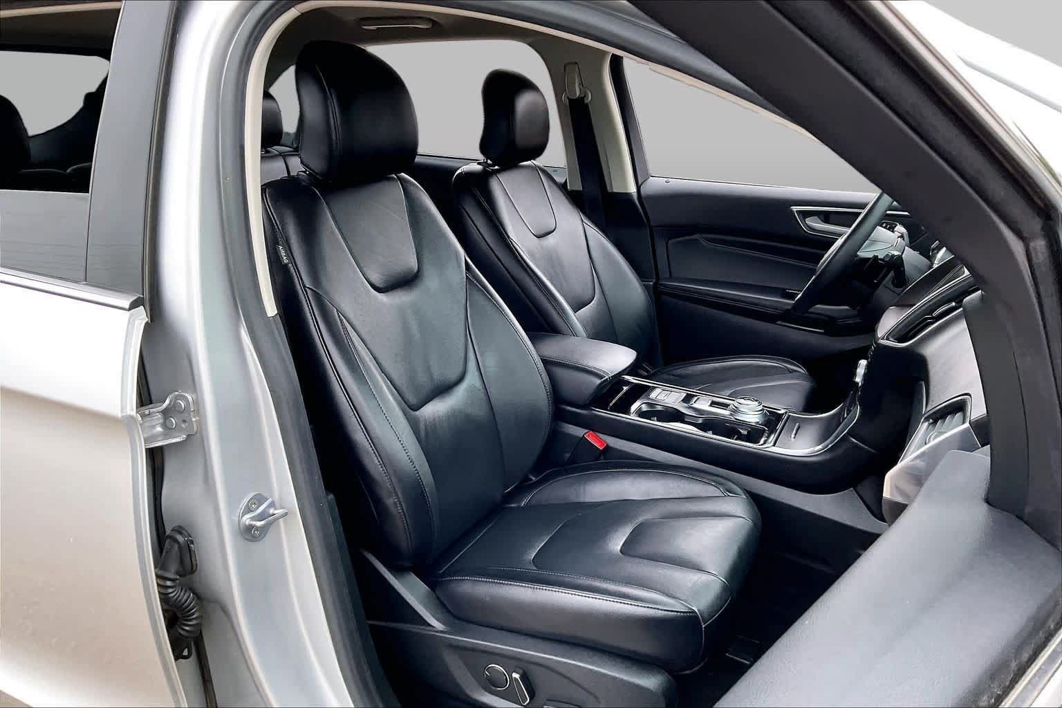 Used 2019 Ford Edge Titanium AWD/4WD image 9