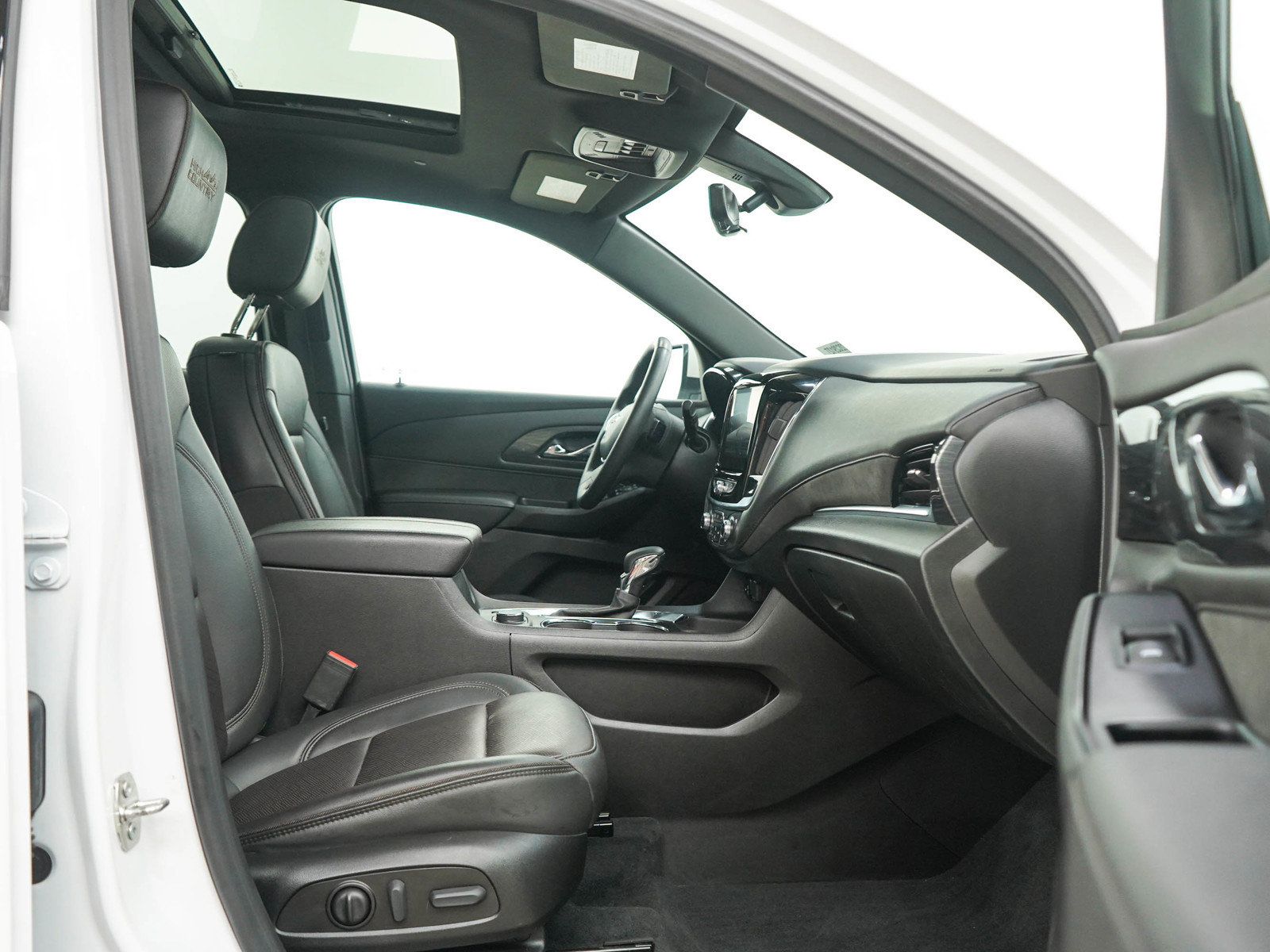 Used 2023 Chevrolet Traverse High Country w/ LPO, Floor Liner Package AWD/4WD image 11