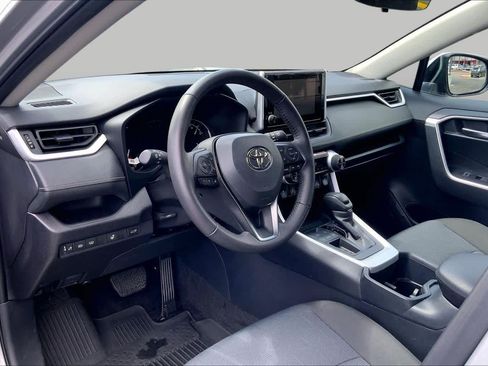 Used 2025 Toyota RAV4 XLE w/ Convenience Package FWD image 17