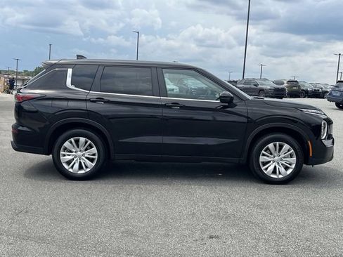 Used 2025 Mitsubishi Outlander ES AWD/4WD image 14