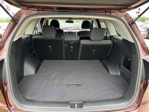 Used 2018 Kia Sorento FWD image 12
