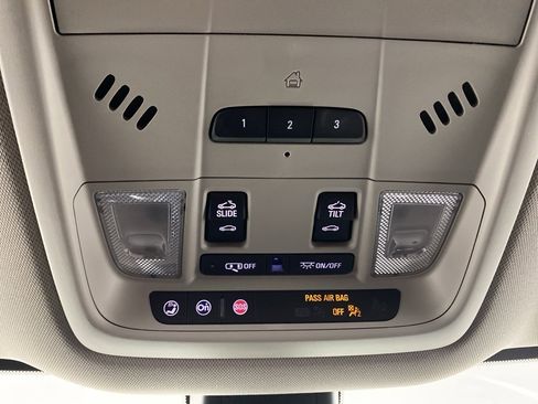 Used 2021 Buick Enclave Avenir w/ Avenir Technology Package image 22