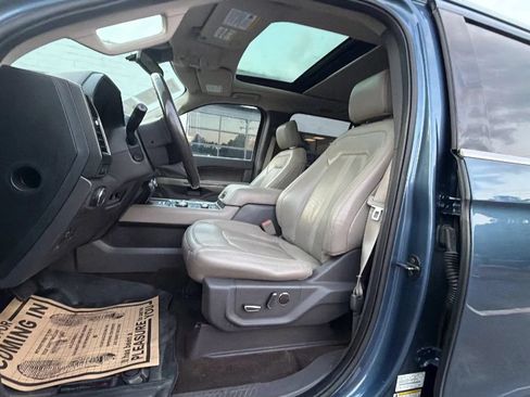 Used 2018 Ford Expedition Limited w/ Equipment Group 301A AWD/4WD image 17