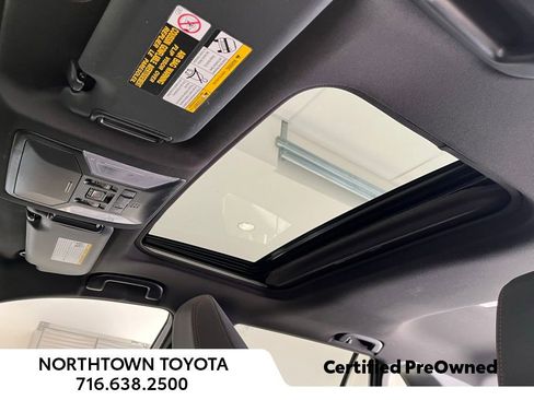 Used 2022 Toyota RAV4 SE image 7