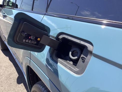 New 2026 Jeep Grand Cherokee Summit w/ Obsidian Package AWD/4WD image 23