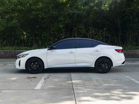 Used 2025 Nissan Sentra SR w/ Midnight Edition FWD image 6