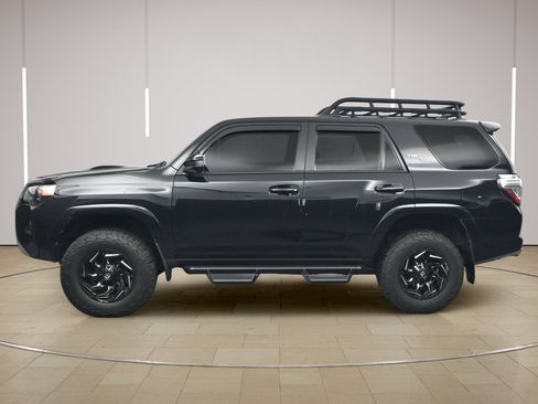 Used 2020 Toyota 4Runner TRD Off-Road AWD/4WD image 4