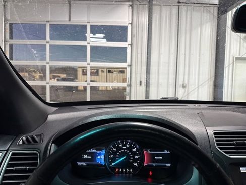 Used 2016 Ford Explorer XLT w/ Equipment Group 202A image 8
