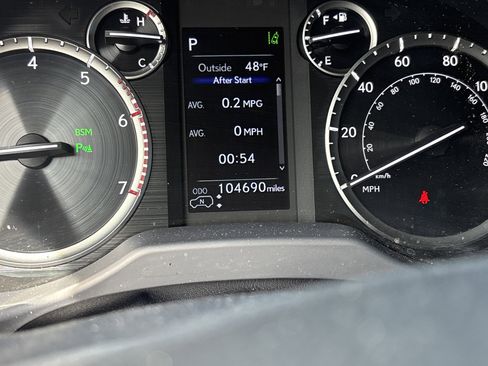 Used 2020 Lexus GX 460 Luxury w/ Luxury Sport Package AWD/4WD image 15