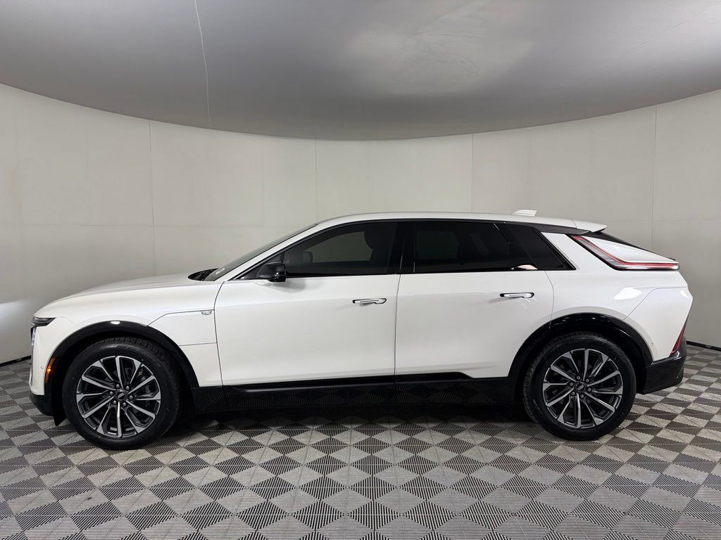 Used 2024 Cadillac Lyriq Sport RWD image 10