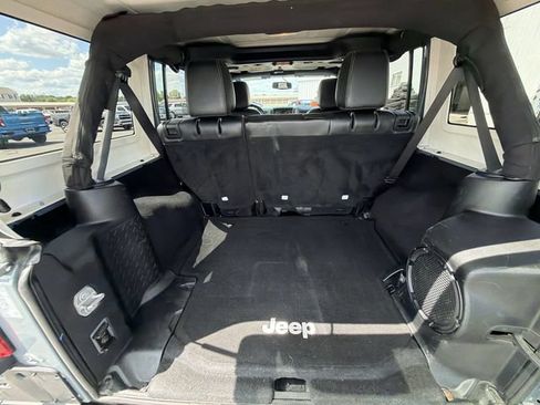 Used 2014 Jeep Wrangler Unlimited Rubicon w/ Connectivity Group AWD/4WD image 23