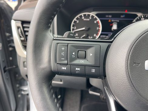 Used 2021 Nissan Rogue SL w/ Premium Package image 16