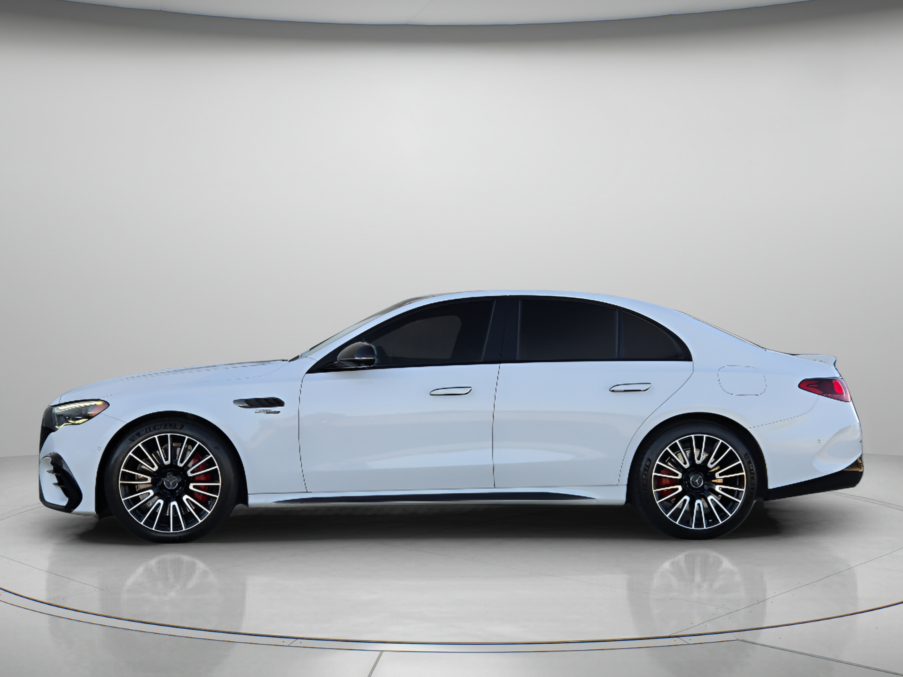Used 2025 Mercedes-Benz E 53 AMG e 4MATIC Sedan image 2