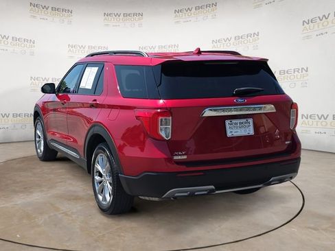 Used 2020 Ford Explorer XLT w/ Equipment Group 202A AWD/4WD image 3