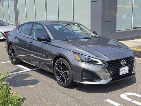 Certified 2025 Nissan Altima 2.5 SR FWD image 3