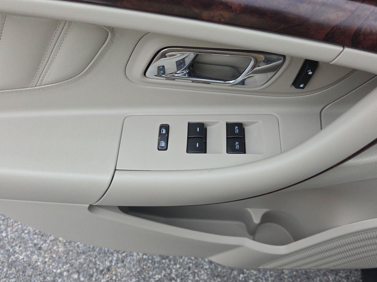 Used 2012 Ford Taurus Limited AWD/4WD image 17