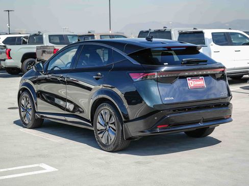 Used 2025 Nissan Ariya AWD image 6