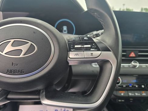 Used 2025 Hyundai Elantra SEL FWD image 24