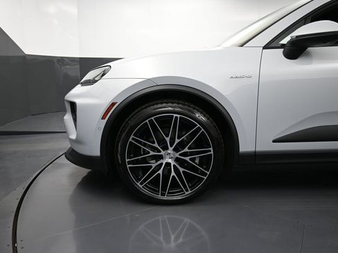New 2026 Porsche Macan 4 Electric AWD/4WD image 12