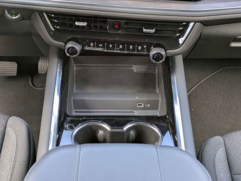 Used 2025 Chevrolet Tahoe LS RWD image 17
