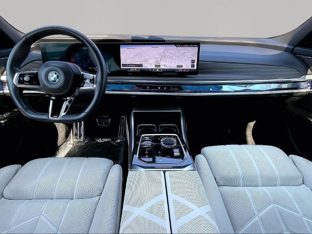 Used 2023 BMW i7 xDrive60 AWD/4WD image 9